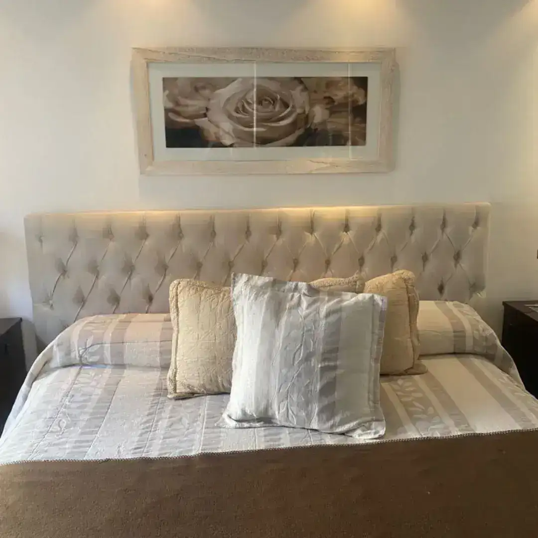 Respaldo cama Moderno capitoné Chesterfield - SILVINA C 35 Respaldo cama Moderno capitoné Chesterfield - SILVINA C 35