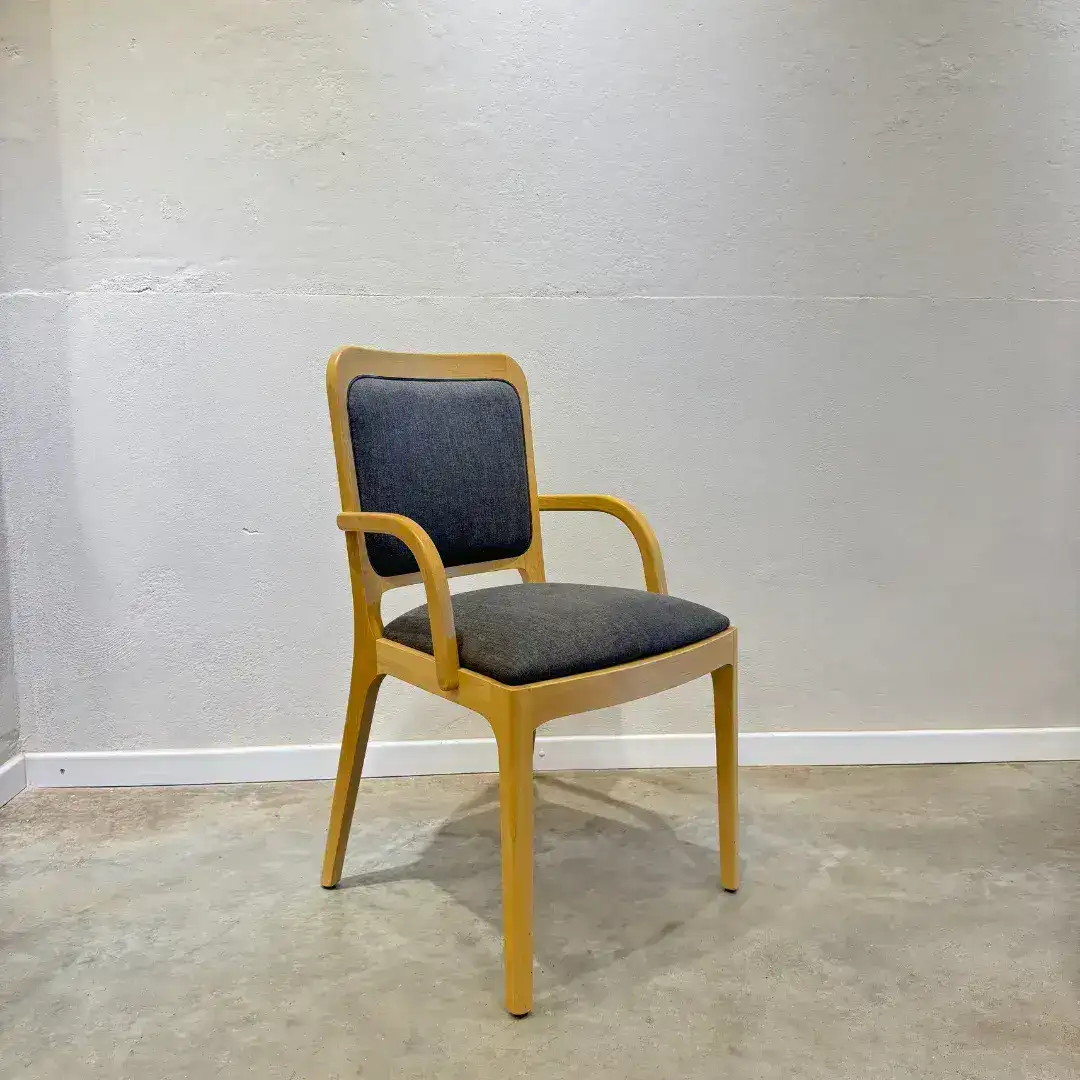 Silla puntera cabecera apoyabrazos madera Lulú - SILVINA C Silla puntera cabecera apoyabrazos madera Lulú - SILVINA C