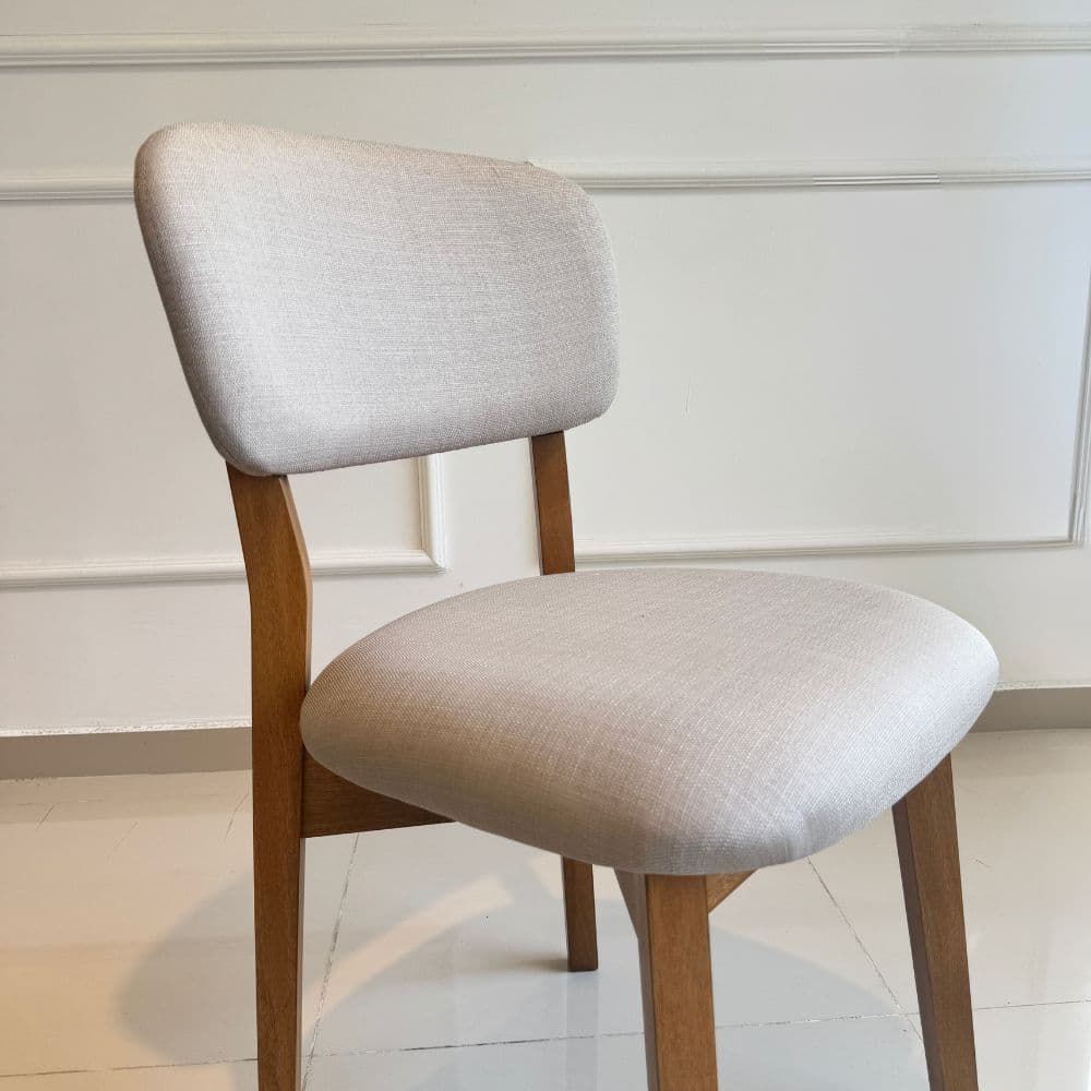 Silla Nórdica comedor tapizada madera Cindy - SILVINA C 122 (3) Silla Nórdica comedor tapizada madera Cindy - SILVINA C 122 (3)